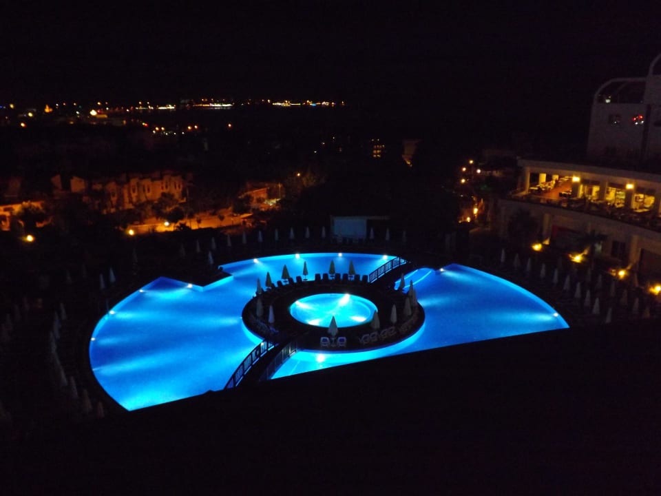 Pool bei Nacht  Side Prenses Resort & Spa