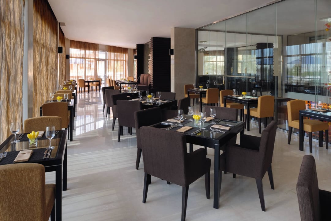 "Nosh Restaurant" Mövenpick Hotel Jumeirah Lakes Towers (Dubai