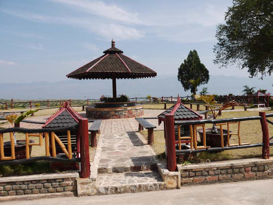 Lagerfeuerstelle, im Hintergrund der Imle See Hupin Inle Khaung Daing Village Resort