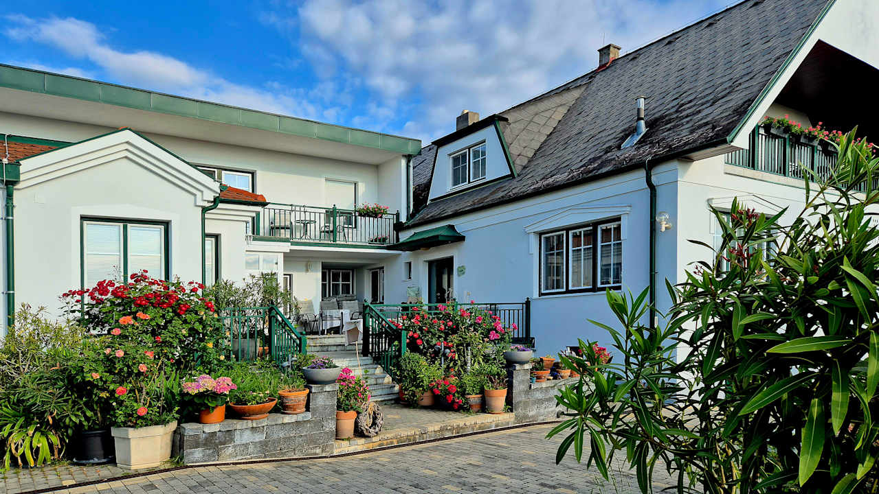 Außenansicht Pension - Weinhof Kranixfeld Fischl