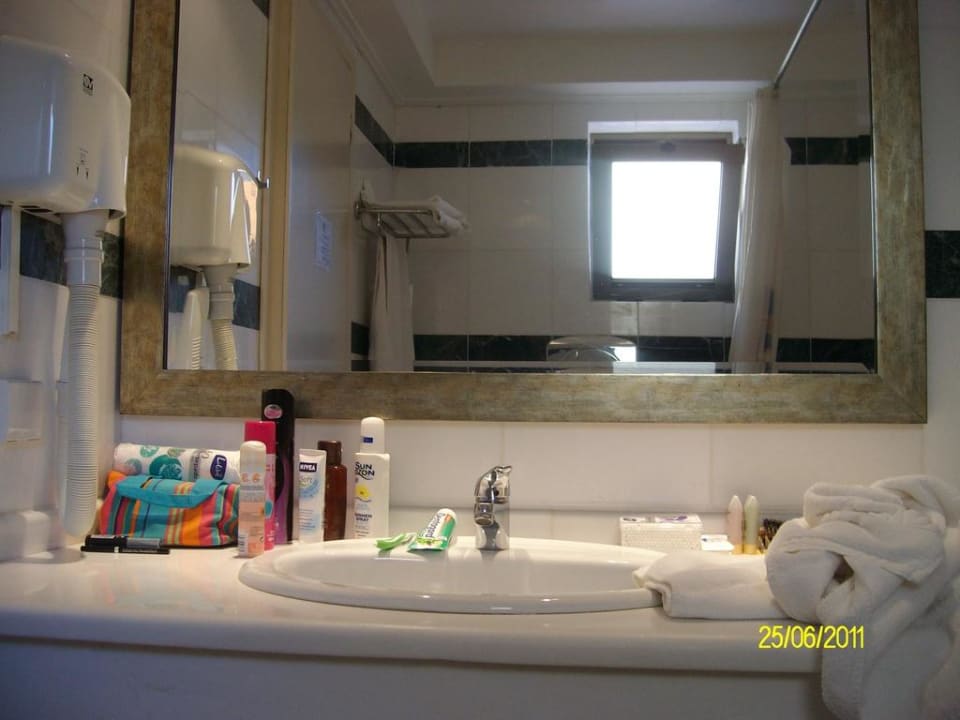 Bad mit Fenster Delfina Boutique Hotel