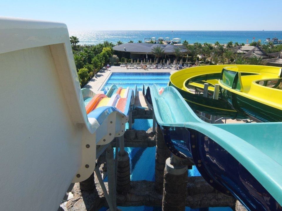 Boven op glijbaan Royal Holiday Palace