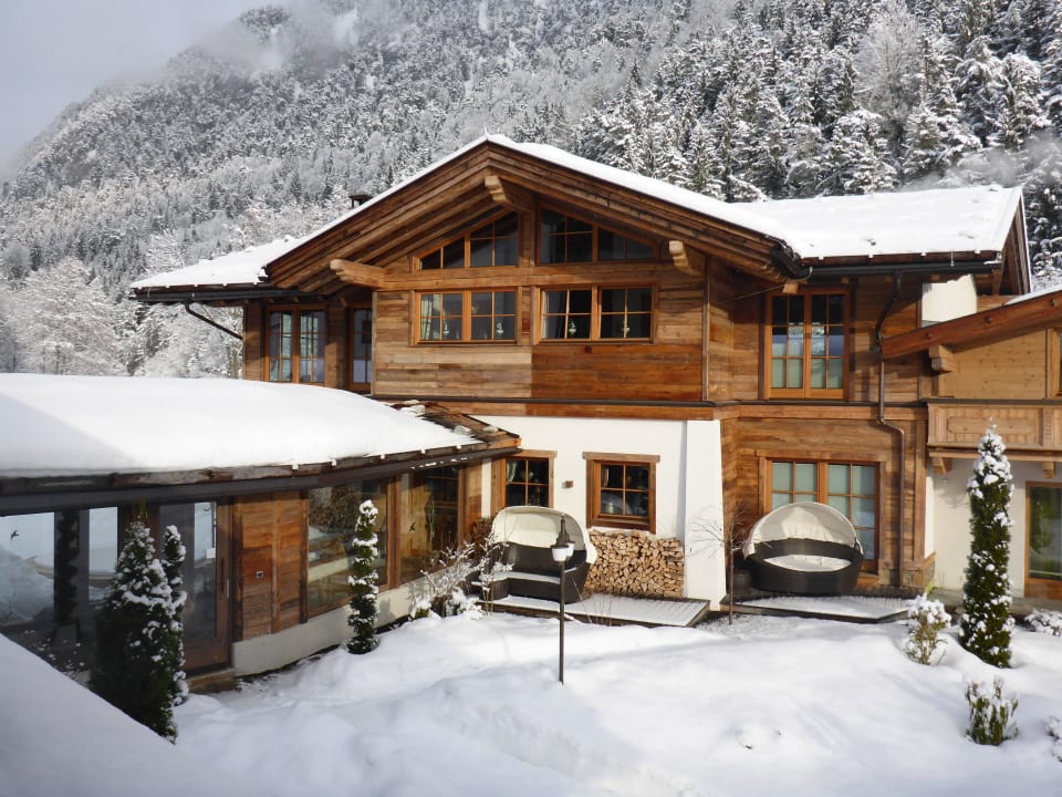 Zimmerausblick zur Wellness-Alm  Verwöhnhotel Kristall