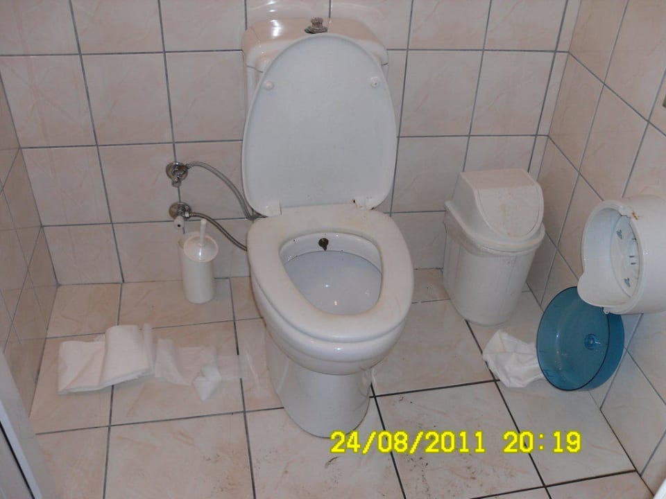 Öffentliche Toilette am Pool Side Alegria Hotel & Spa - Adults only +16