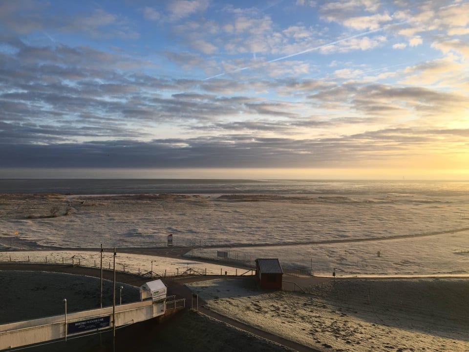 Richtung Strand  Upstalsboom Hotel am Strand