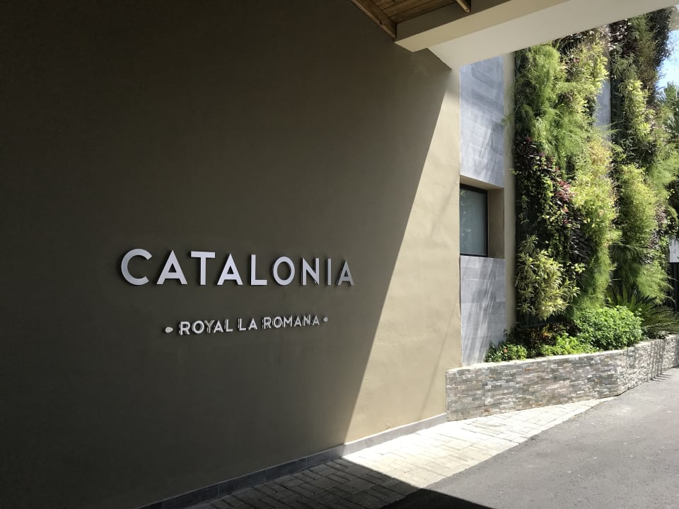 Royal Eingang Catalonia Royal La Romana - Adults only