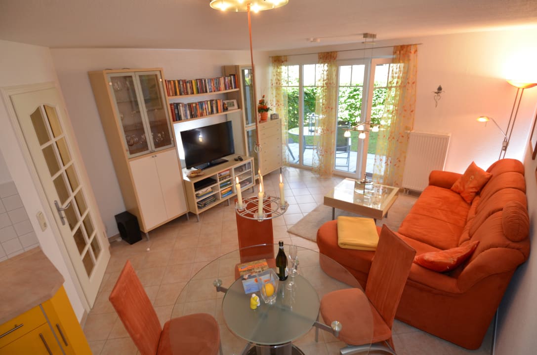 WG 2 / Wohnbereich mit TV Strandwohnungen Haus Sellin