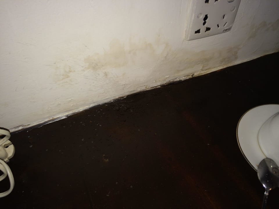 Und es tropft immer noch aus der Klimaanlage.. Earl’s Reef Beruwala