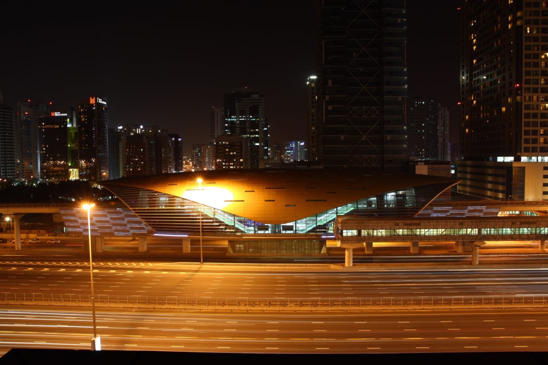 Metrostation Two Seasons Hotel & Apartments