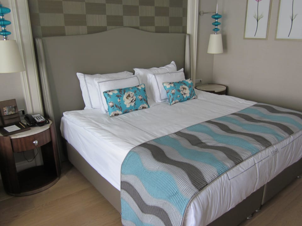 Großes hohes Bett Titanic Deluxe Golf Belek