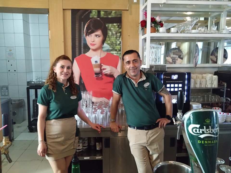 Lobby Well Palace Side