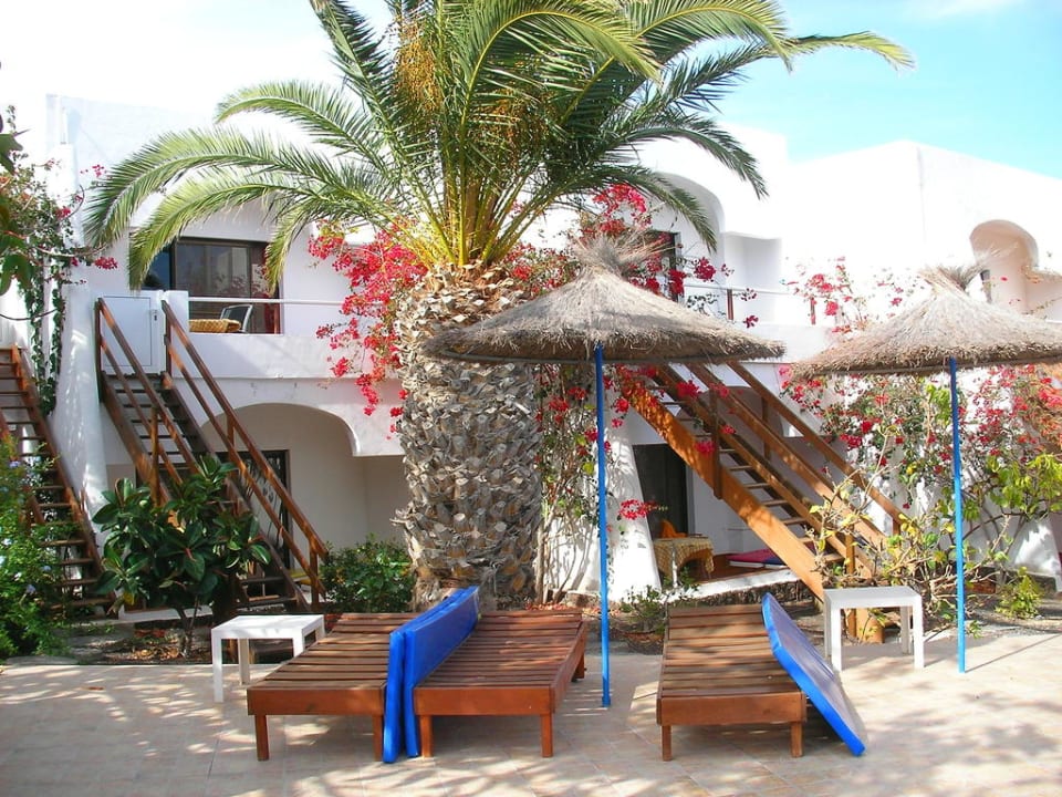 Poolbereich mit Blick auf die Appartements Monte Marina Naturist Resort