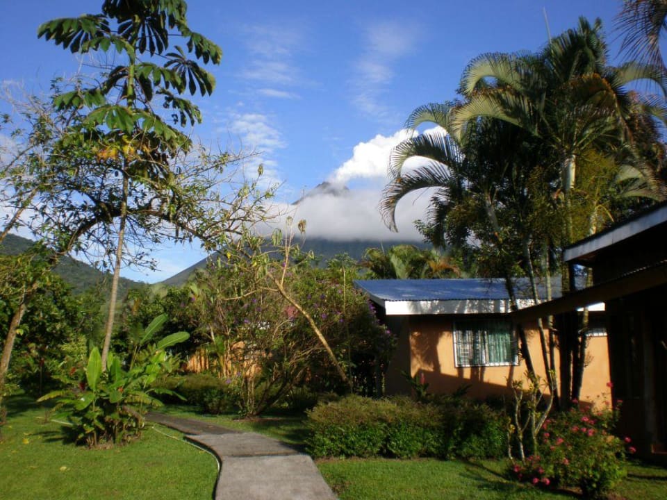 Blick aus der Lodge auf den Vulkan Hotel La Catarata Eco Lodge