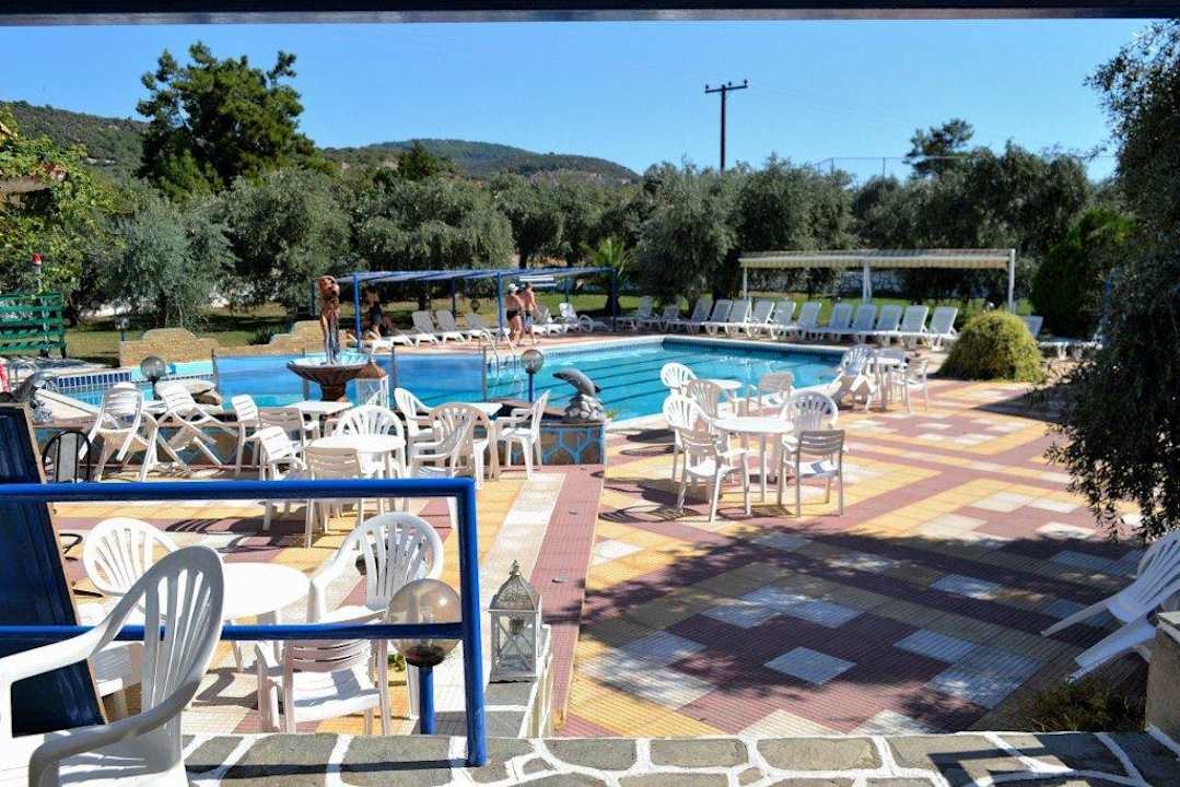 W ciągu dnia jedynie 3-4 leżaki zajete Hotel Astris Sun