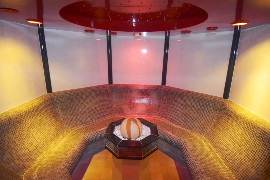 Loconium All In Red Thermenhotel