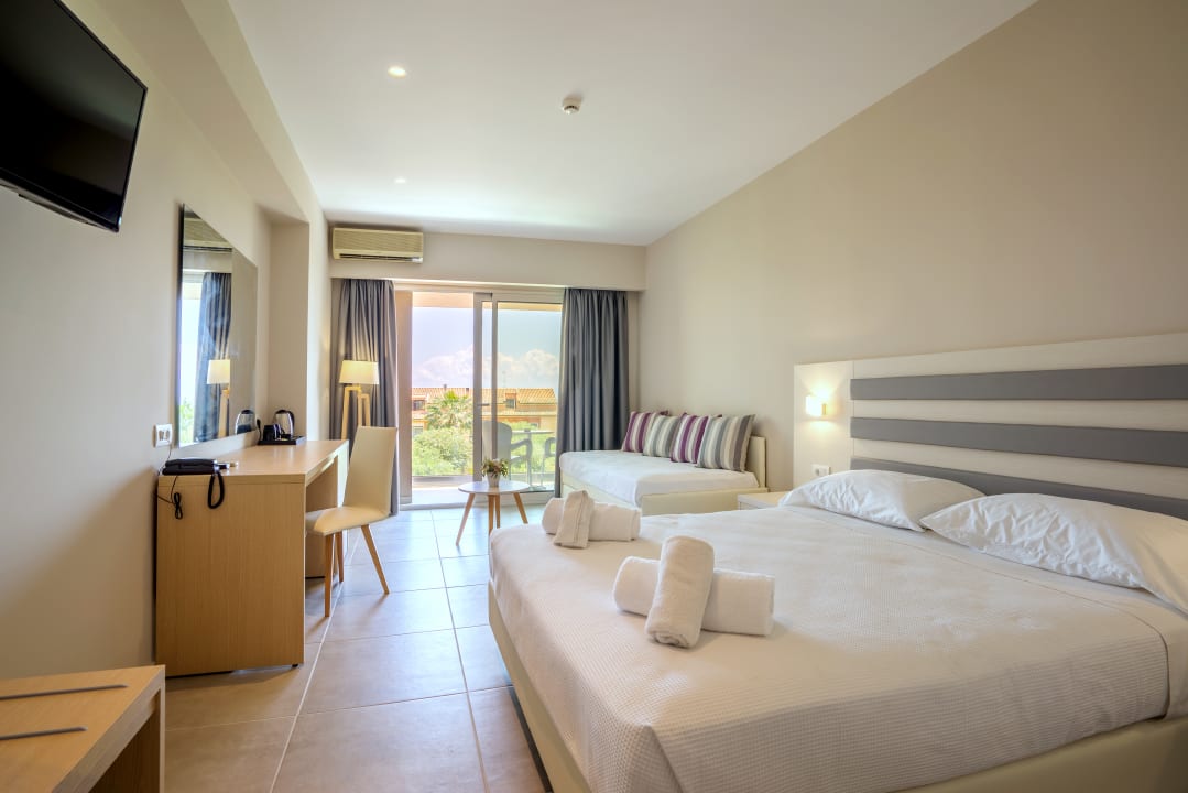 Zimmer CNic Gemini Hotel