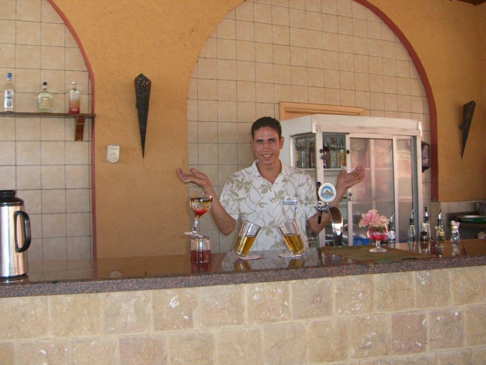 Bester Kellner/Barkeeper überhaupt Pickalbatros Alf Leila Wa Leila Resort - Neverland Hurghada