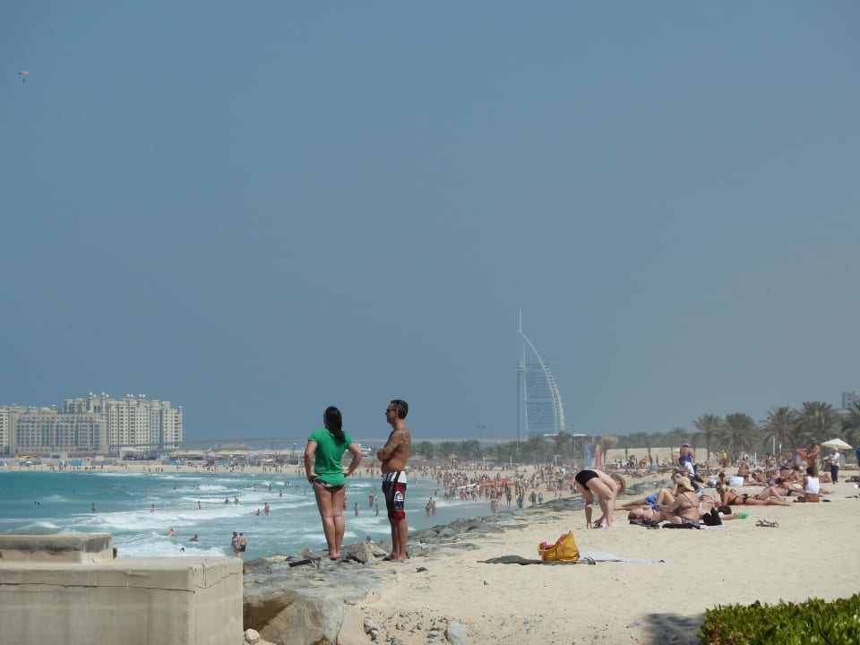 Strand neben dem Hotel Sheraton Jumeirah Beach Resort