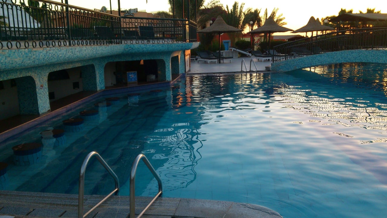 Poolanlage morgens um 6-7 Uhr Giftun Azur Resort