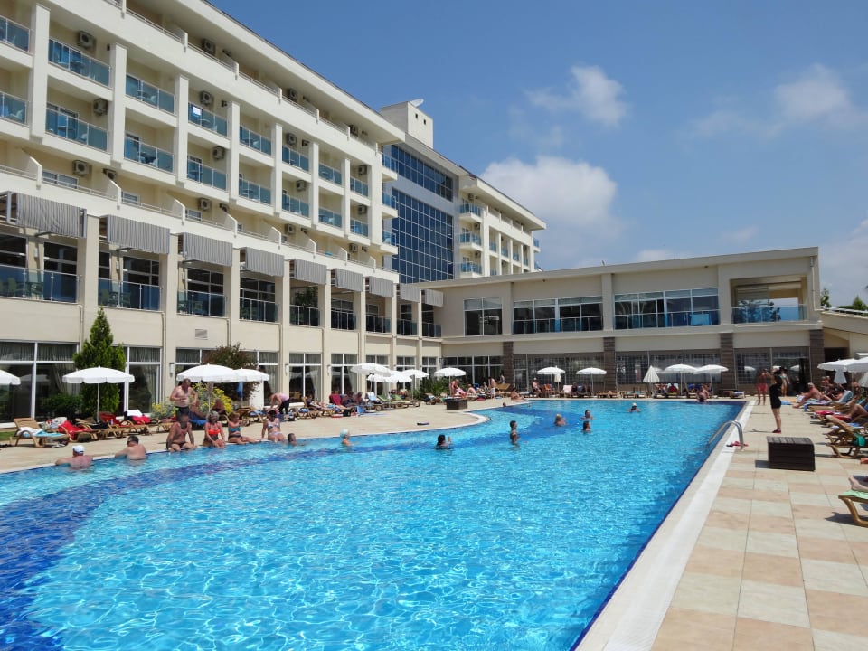 Duzy basen Solivia Hotel