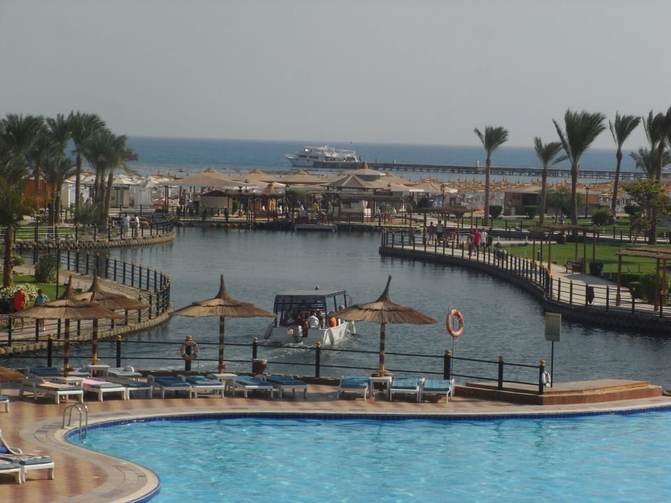 Über die Lagune zum Meer Pickalbatros Dana Beach Resort - Hurghada