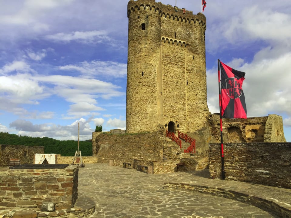 Außenansicht Burghotel Ehrenburg