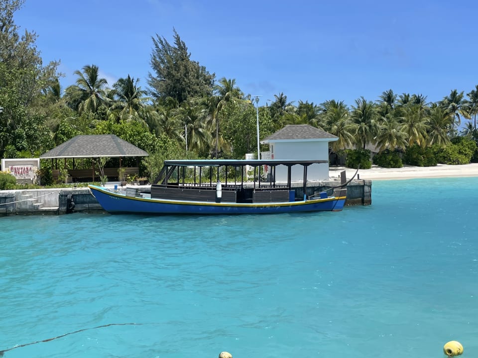 Pool Machchafushi Island Resort & Spa Maldives, The Centara Collection