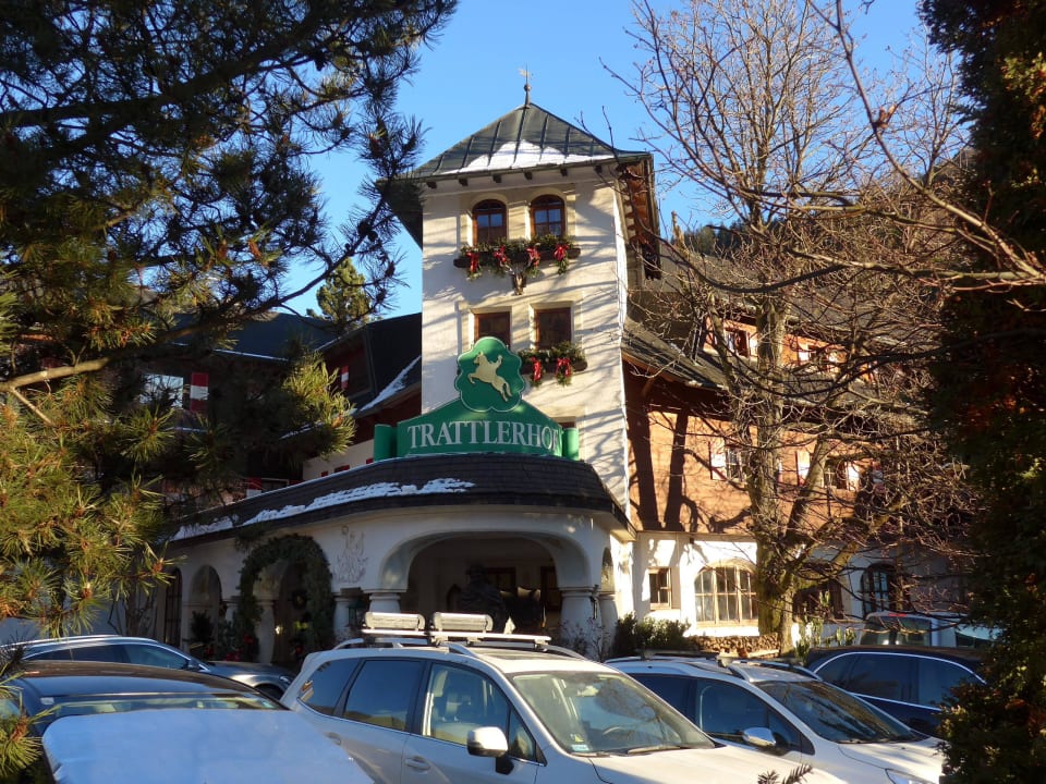 Hoteleingang - Vorderseite Hotel GUT Trattlerhof & Chalets