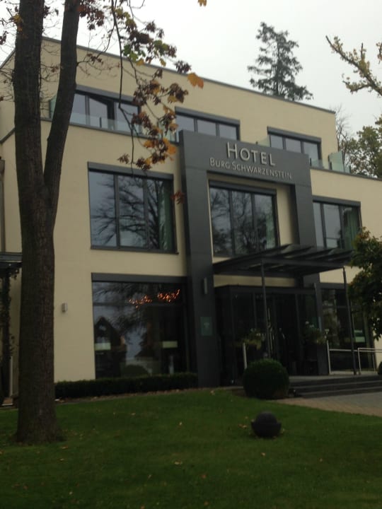 Hier geht es rein Relais & Châteaux Hotel Burg Schwarzenstein