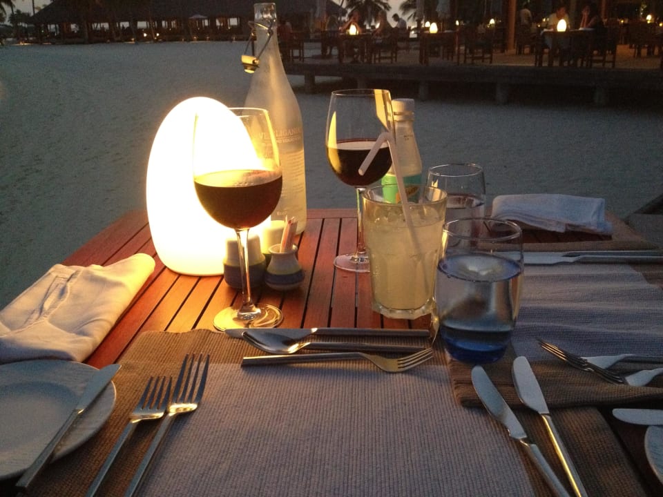 Dekoration beim Abendessen Veligandu Maldives Resort Island