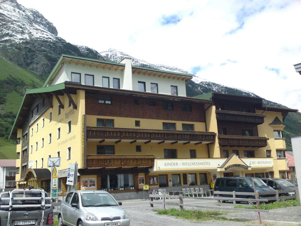 Vorderansicht Alpenresidenz Ballunspitze