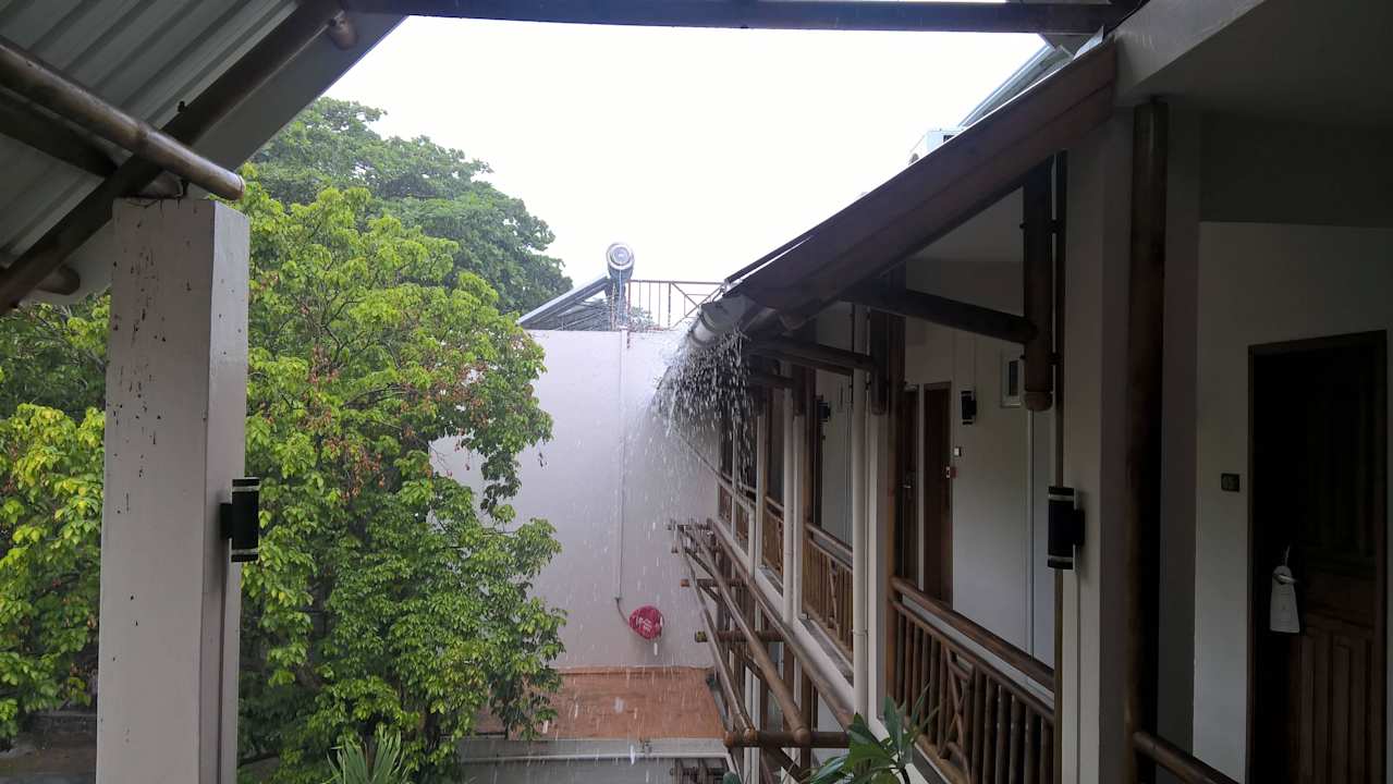 Zyklon Carlos schickt Regen Le Peninsula Bay Beach Resort & Spa