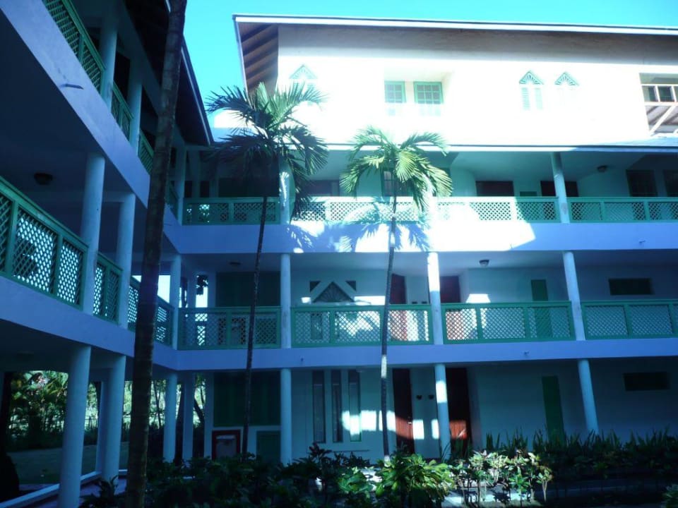 Hotelanlage und Aussenansicht Grand Paradise Playa Dorada