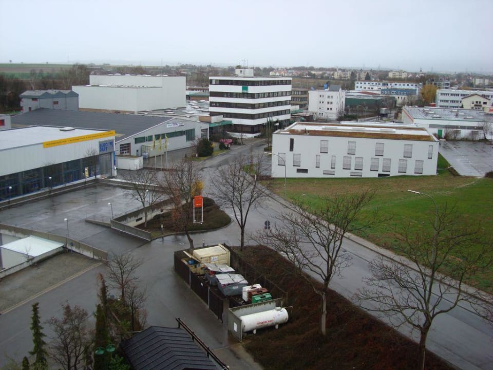 Aussicht aus dem Zimmer (Lage im Gewerbegebiet) Abacco by Rilano