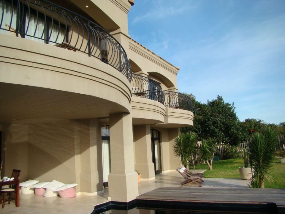 Blick auf Außenansicht des Hotels Lodge On The Lake Accommodation and Wellness Spa