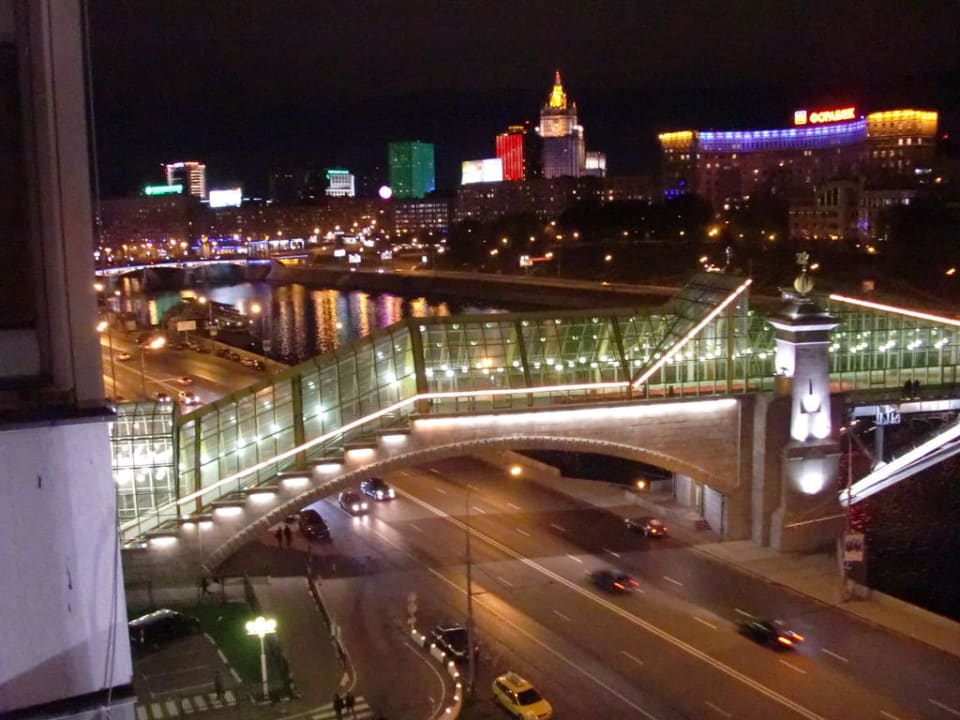 Nächtlicher Ausblick aus meinem Zimmer Radisson Slavyanskaya Hotel & Business Center