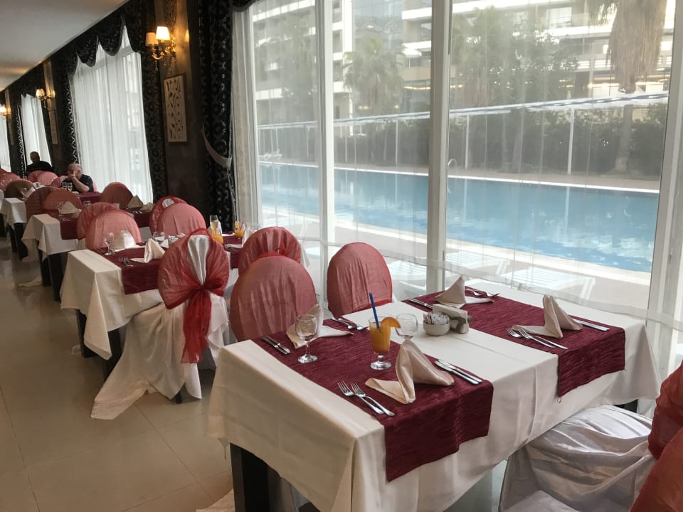 Gastro Side Royal Paradise Hotel