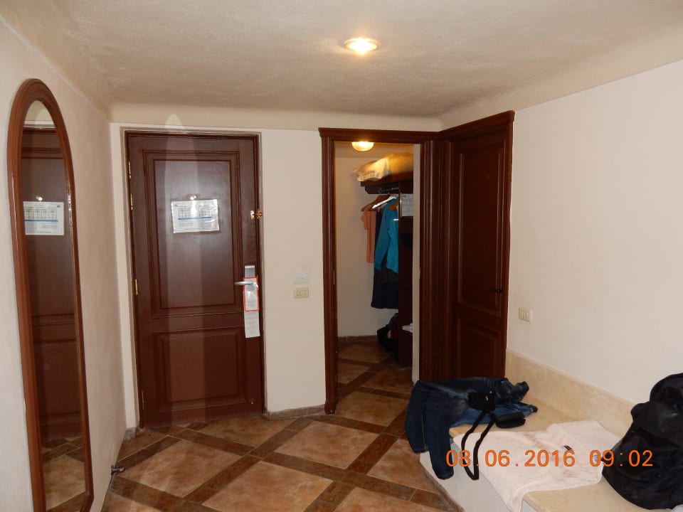 Vorraum un begehbarer Kleiderschrank Pickalbatros Citadel Resort