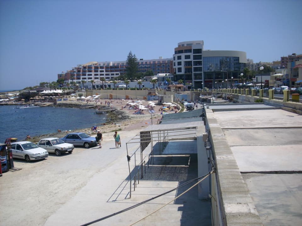 Blick auf den hoteleigenen Sandstrand db San Antonio Hotel + Spa