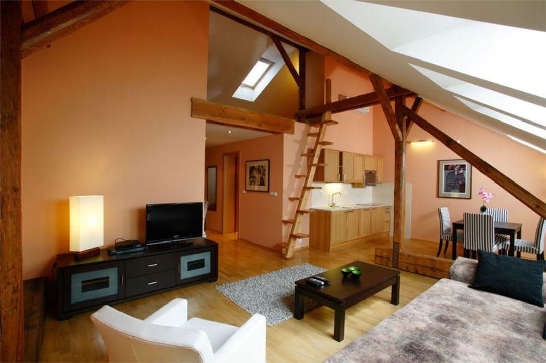 Room Hunger Wall Residence