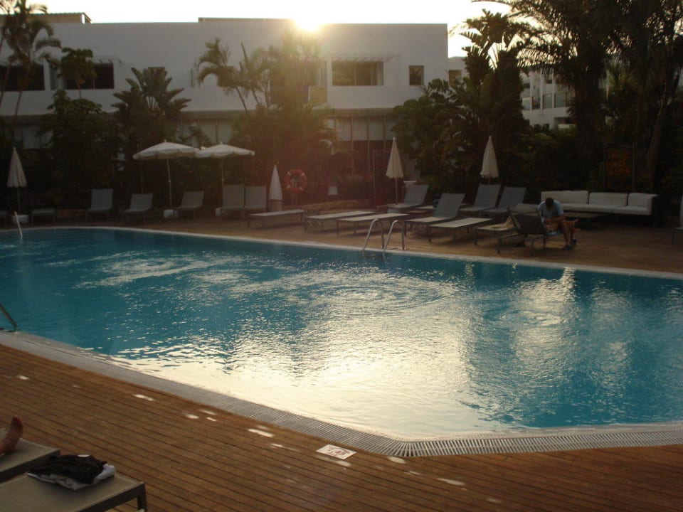 Ruhepool am Abend R2 Bahía Playa Design Hotel & Spa - Adults Only
