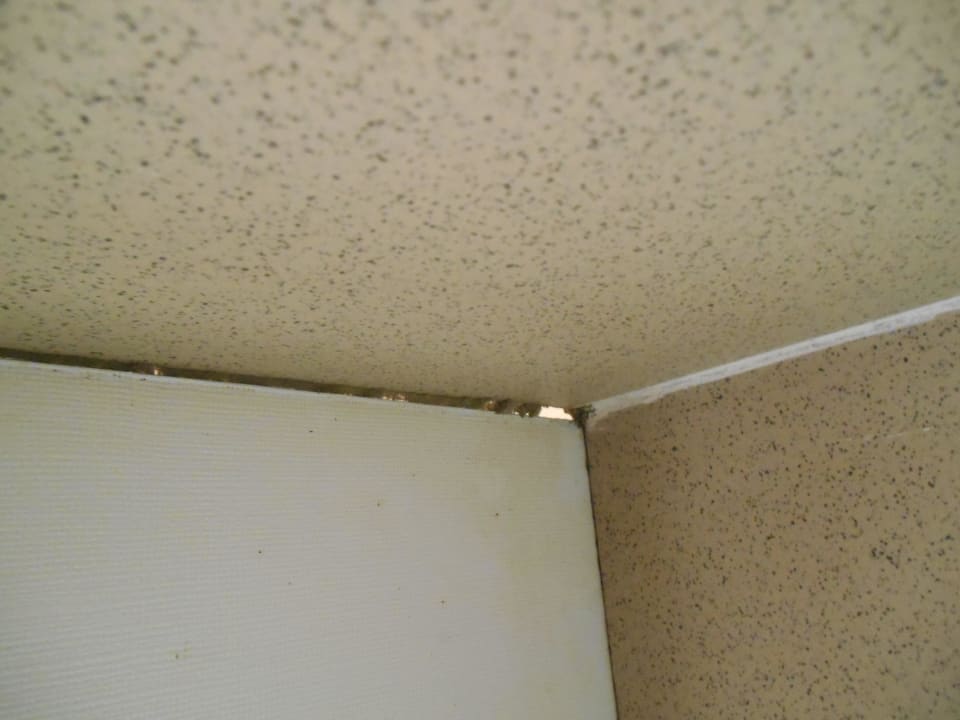 Blick in das Nachbarbadezimmer AQUA Hotel Promenade & Spa