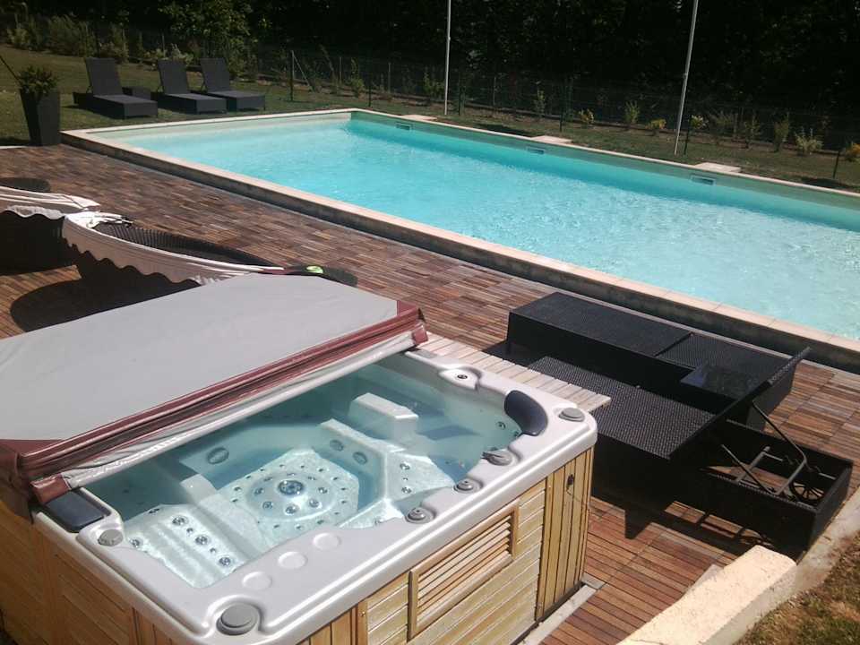 Piscine jacuzzi  Hotel Le Domaine de la Colombière