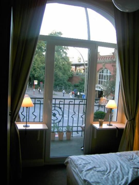 Blick zur Schanzenstrasse FRITZ IM PYJAMA HOTEL