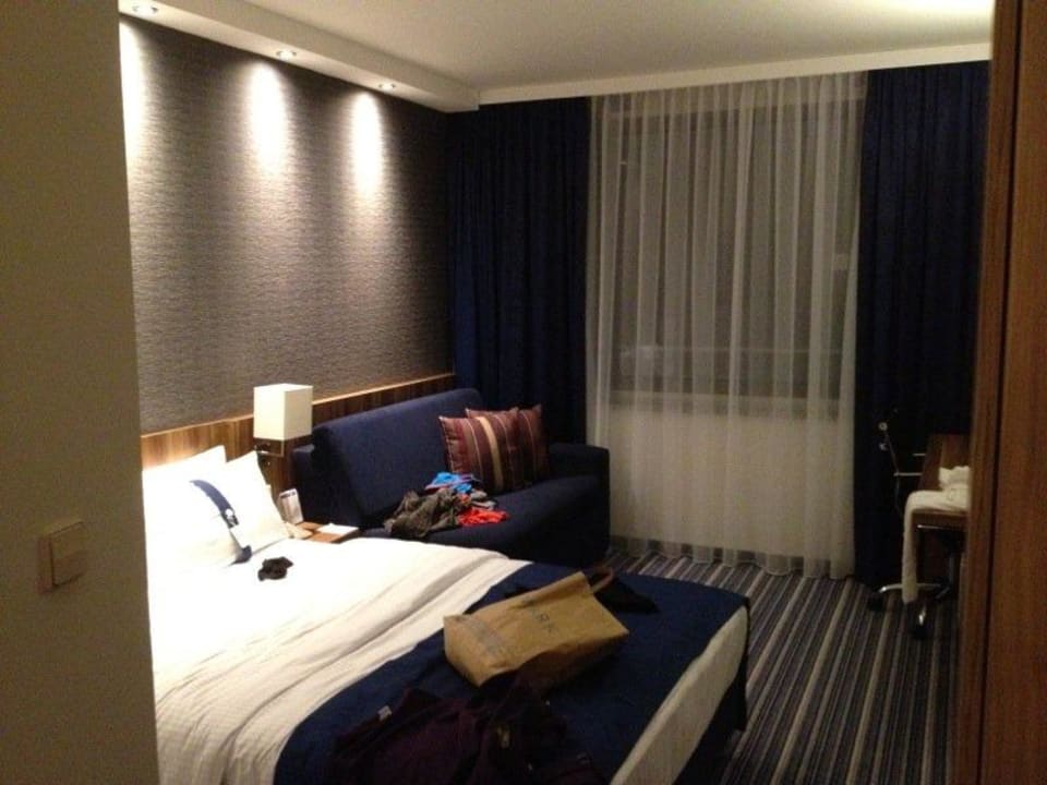 Großes zimmer für mich allein Premier Inn Essen City Limbecker Platz