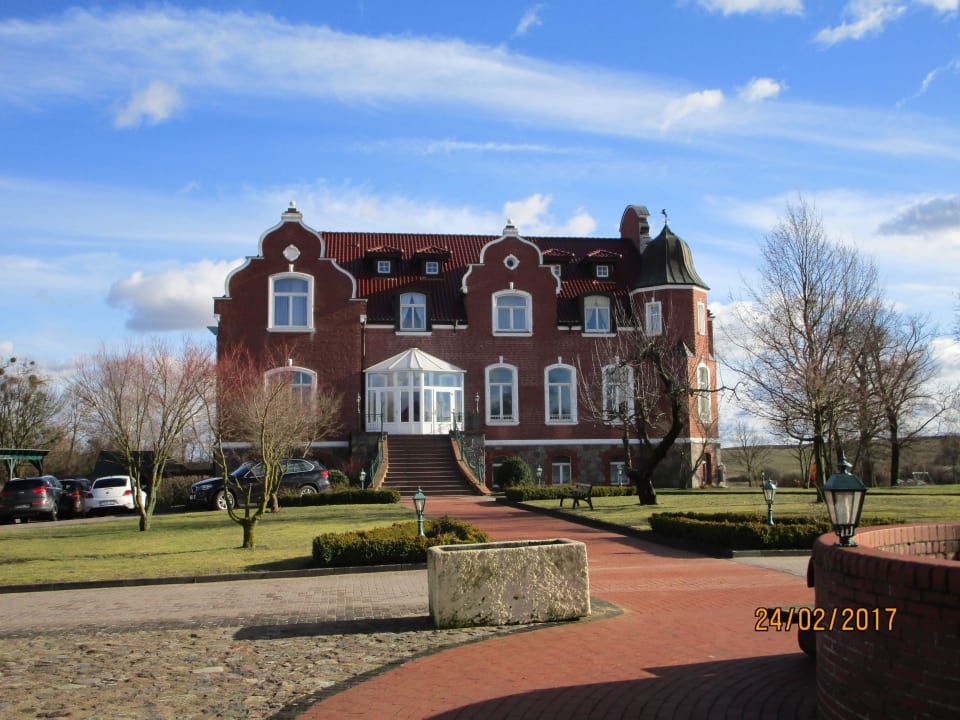 Schloss Vorderansicht Hotel Schloss Herrenstein