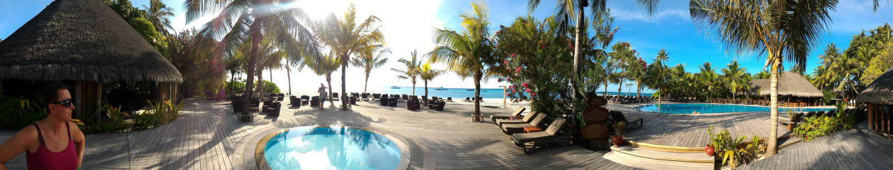 Pool Kuredu Island Resort & Spa