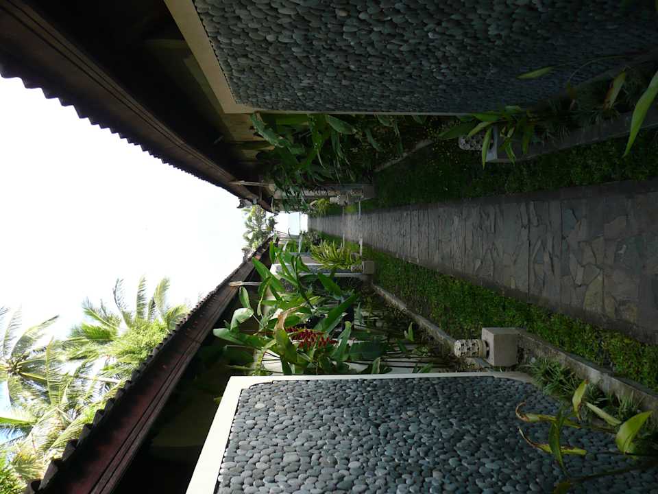 Der Weg zum Pool The Natia Hotel