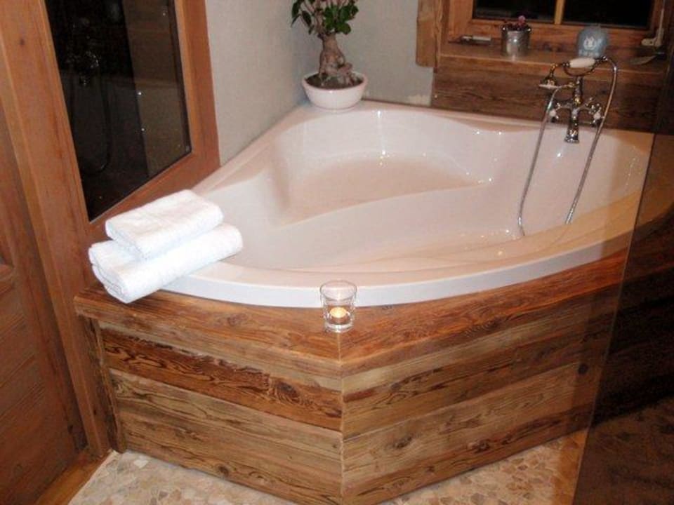 Eckbadewanne Apartment 8 Alpenchalet Reit im Winkl