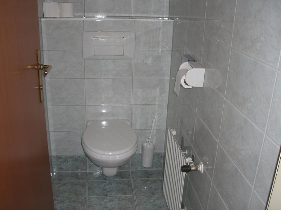 Die separate Toilette  Familie HOPFELD - Hotel DREIKÖNIGSHOF